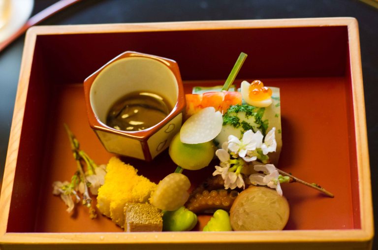 "Kikunoi Kyoto Hassun"