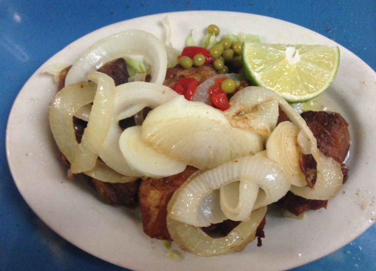 Masas de puerco frita - fried pork chunks didn't look all that appetizing but never 
