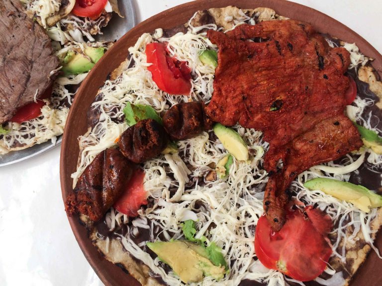 Oaxaca Merced Fonda Florecita tlayuda