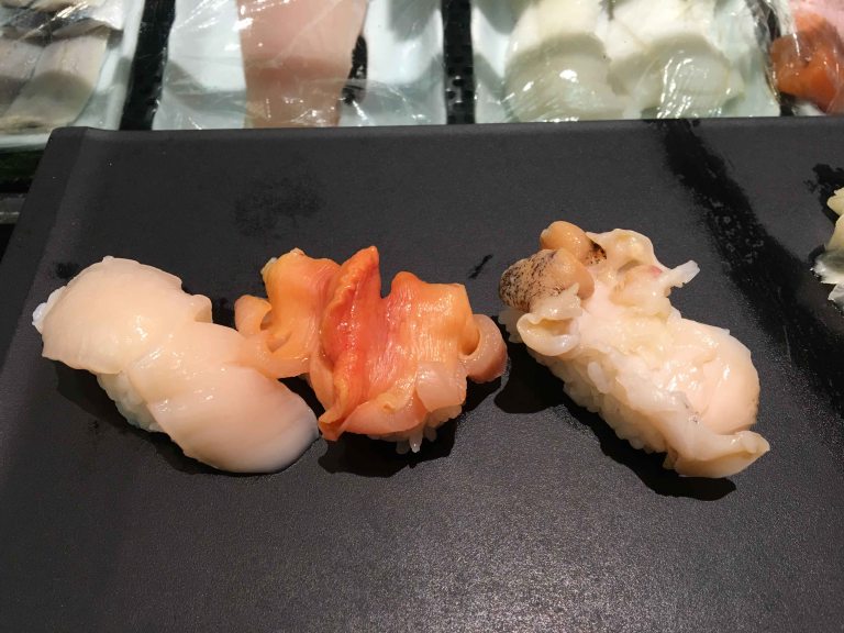 Sushi Zanmai Tsukiji Tokyo akagai.jpg