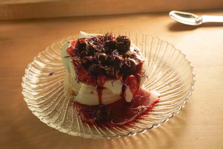 Tokyo Record Bar pavlova