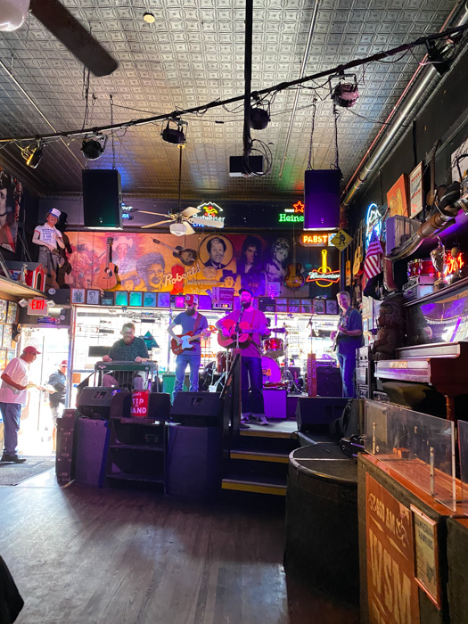 Roberts Western World Nashville music